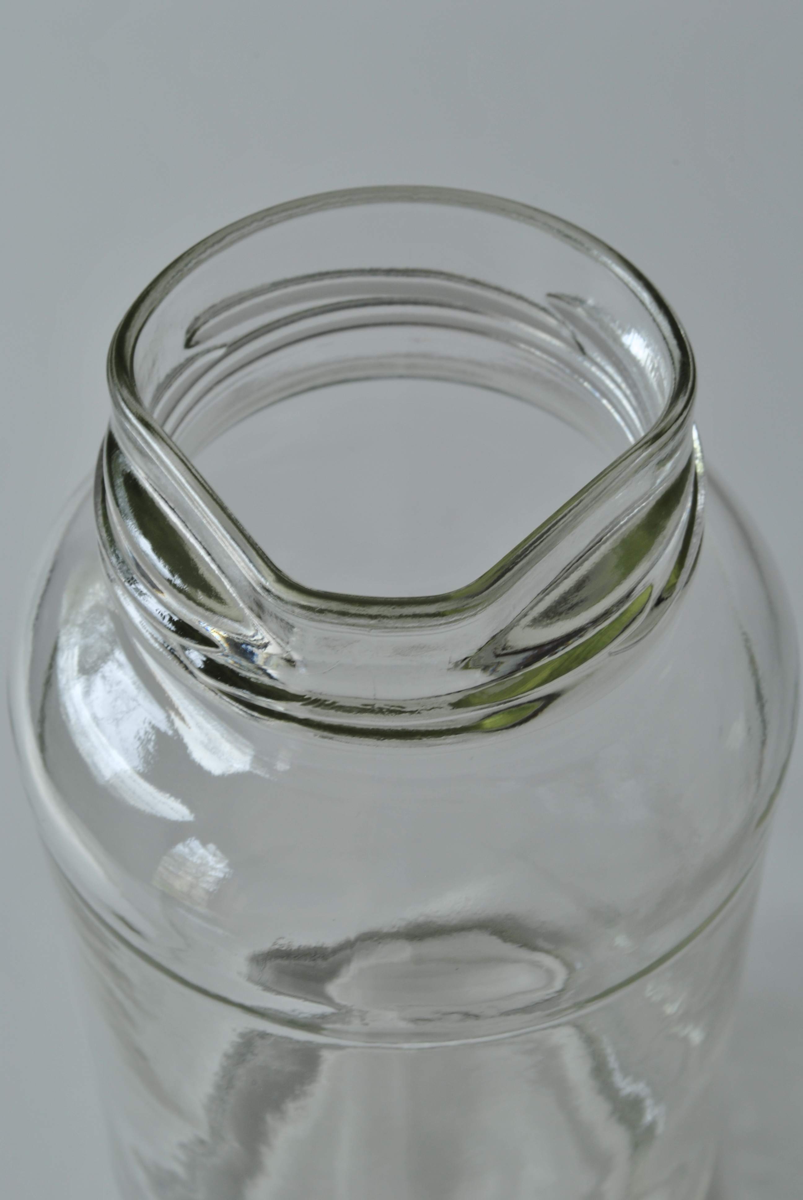O-I unveils jar with 'unique' pouring spout