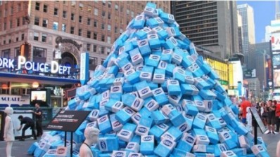 Kind's sugar mountain in Times Square, NY, erected to raise awareness of sugar consumption and the launch of its new fruit bars. Pic: Kind Snacks