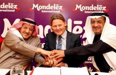 Mondelez GCC sales director John Stephenson (centre) meets JV partners Khaled S. Olayan (left) and Salah Algosaibi (right)
