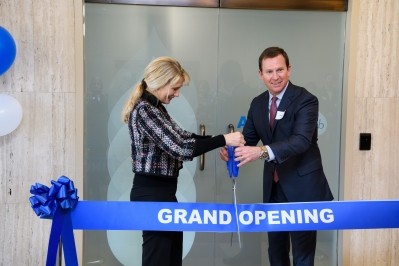 Terry Thomas, President AAK USA, Inc. and Anne Mette Olesen, Chief Marketing Officer, AAK AB, cut the ribbon to officially open AAK’s AAKtion Lab in Edison, New Jersey.  Photo: AAK