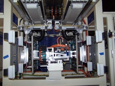 Robot, packaging, injection molding, in-mold labeling, CBW Automation