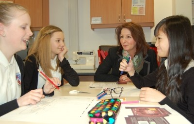 Michelle Nugent of Parkers Packaging helps students