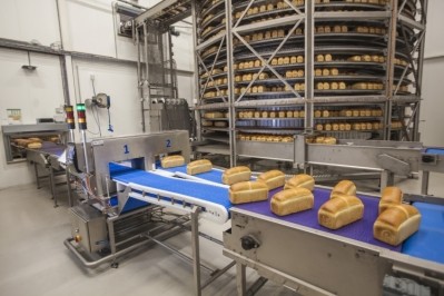 To reduce product effect, the bread loaves are inspected individually after rotating around the expansive cooling tower and before packaging. Pic: Fortress Technologies