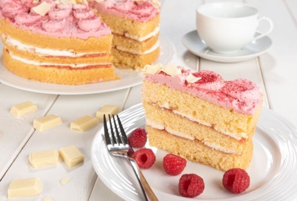 Gluten-Free-Raspberry--White-Chocolate-Cake