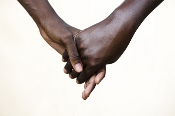 Holding hands Africans borgogniels