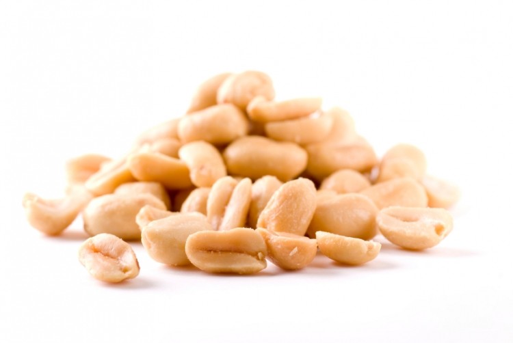 Peanuts reduced energy intake by 17-21% versus potato chips at 11%