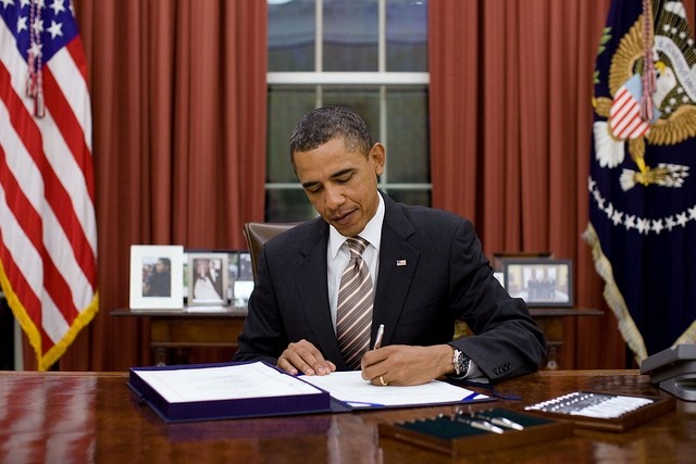 President Barack Obama signs H.R. 2751, the Food Safety Modernization Act, in the Oval Office, January 4, 2011 (Picture Credit: White House/Pete Souza)