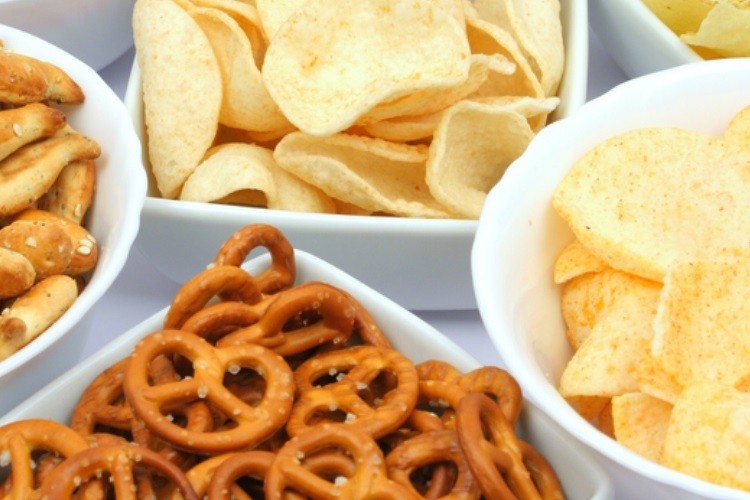 Chips and salty snacks are still a favorite treat among European consumers. Pic: ©GettyImages/IgorDutina