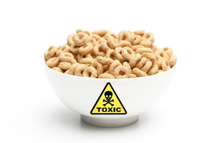 The EWG has again found traces of ingredients from Monsanto's weed killer in several popular breakfast cereals. Pics: ©GettyImages/Tung-Tong/pamela_d_mcadams
