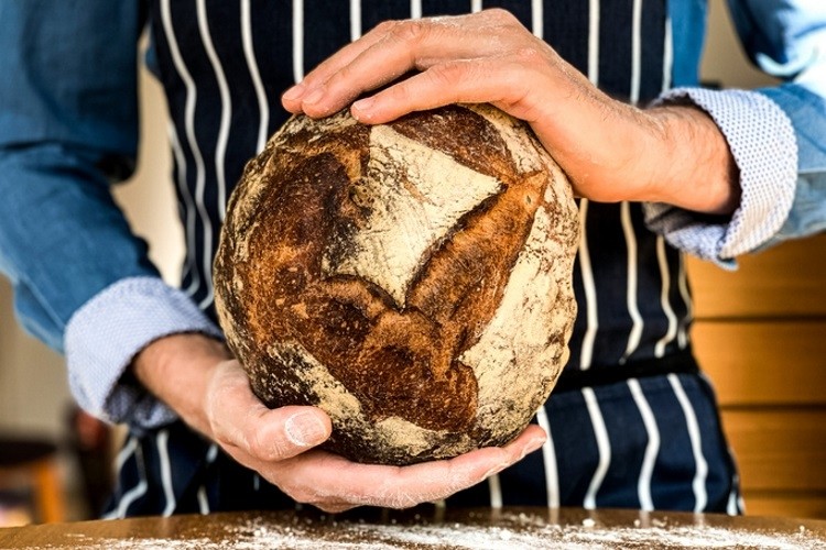 The Real Bread Campaign has called on the FSA to back its long-standing calls to ministers for improved regulations and then help to ensure they are properly enforced. Pic: GettyImages/Alla Tsyganova