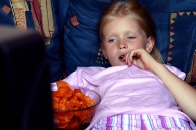 Kids seeing fewer TV ads for sweets and snacks, study finds