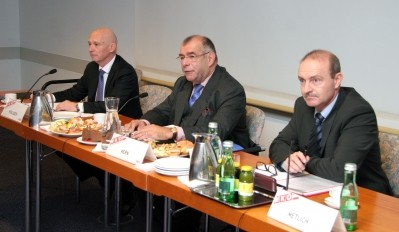 L to R: Robert Holliger, president, EPAL, Karl Kern, chairman, the Pallet Pool (Federal Chamber of Economy Austria [WKÖ]), Thomas Metlich, chairman, UIC