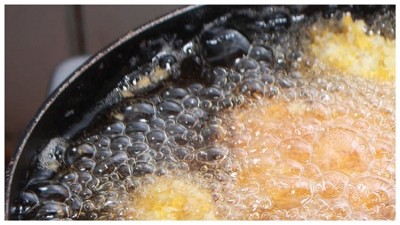 A study on shelf life enhancement of refined sunflower oil in deep frying conditions